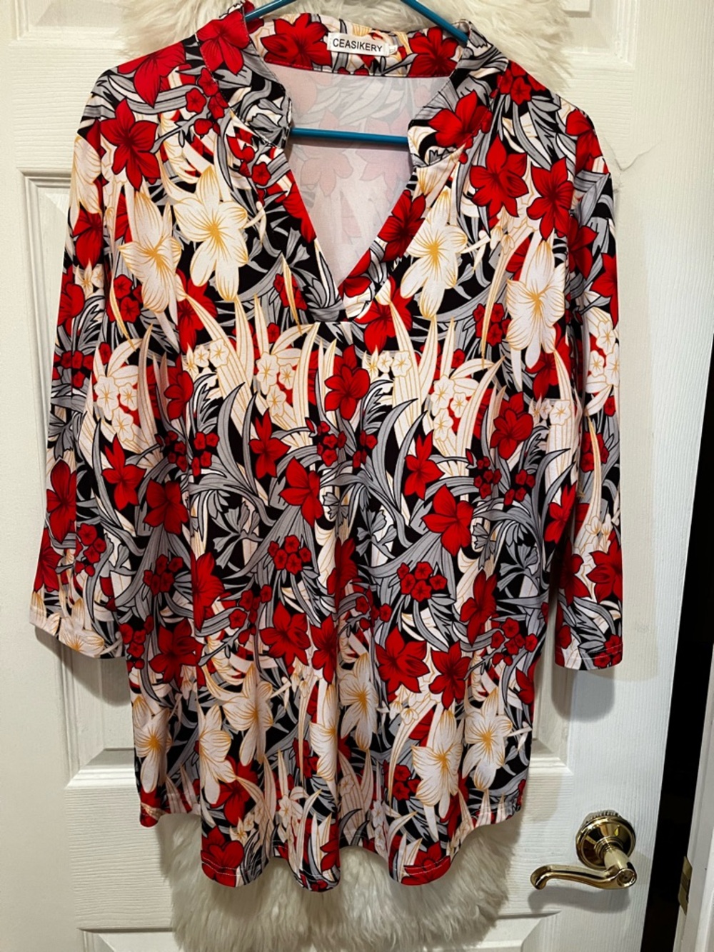 Ceasikery Red Floral V-Neck Tunic Top